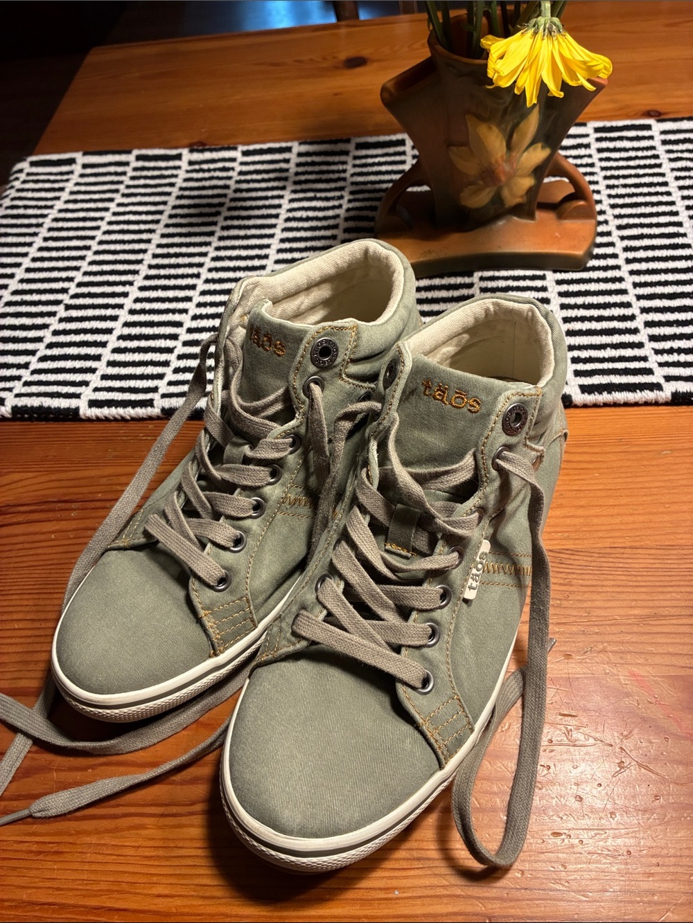 Taos Top Star Sneakers in Sage Green